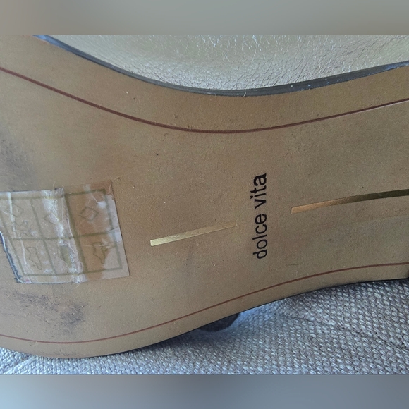 Dolce Vita Metallic Silver Ankle Booties. Pull-on, black elastic-side panel Sz:8 - Picture 4 of 4